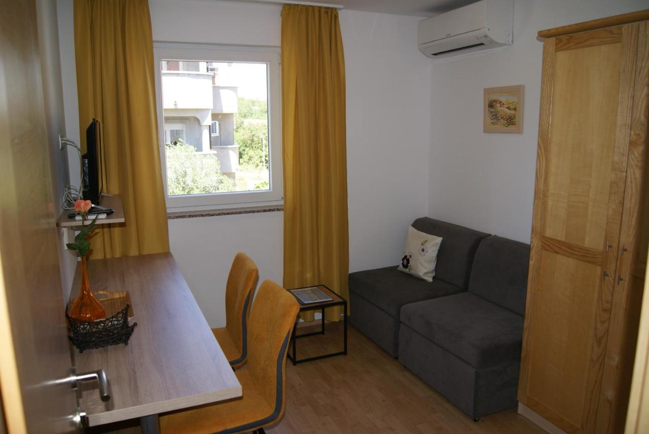 Rooms Magdalena Krk Krk Town Exterior photo