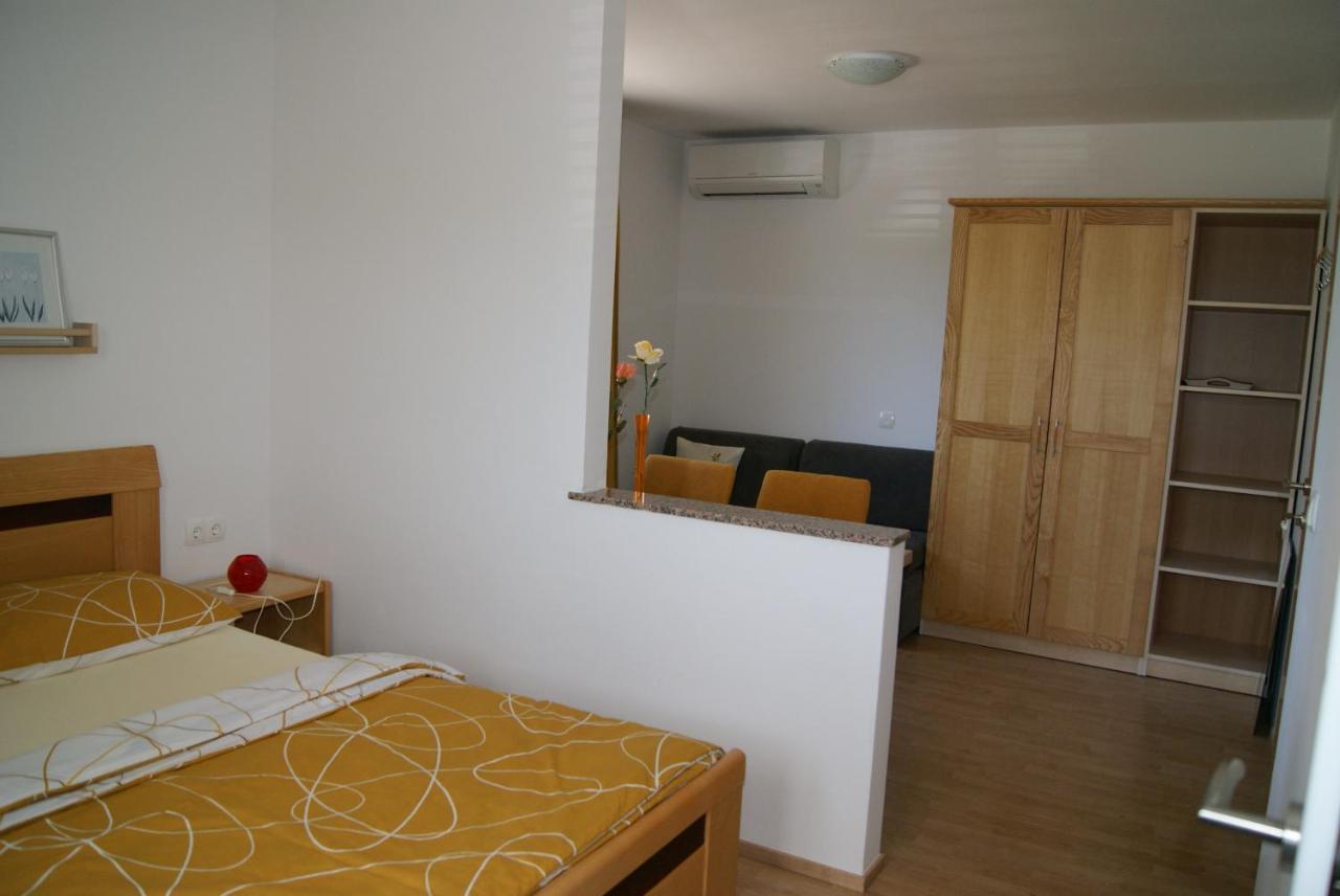 Rooms Magdalena Krk Krk Town Exterior photo